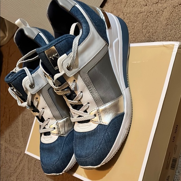 Michael Kors Blue and White Sneakers with Sporty Design and Comfortable Padding - Picture 4 of 8
